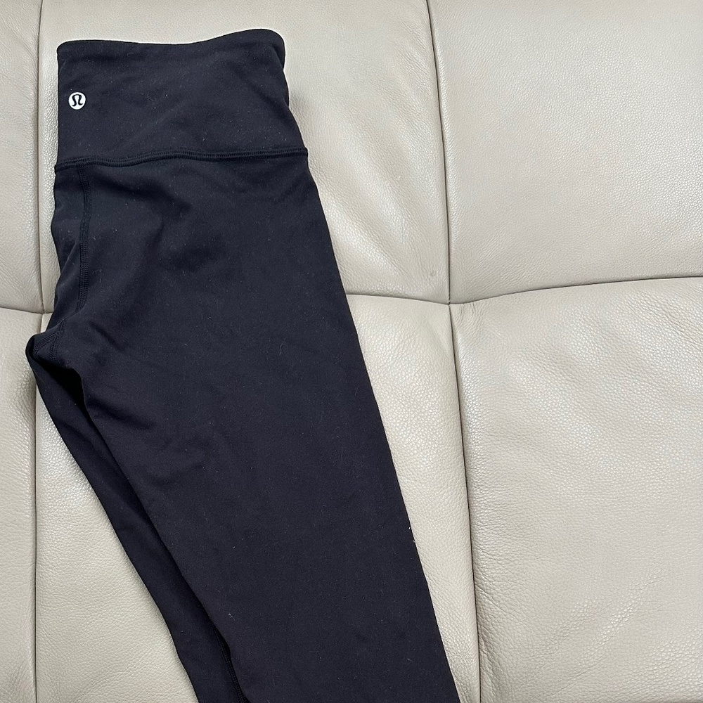 GUC women’s lululemon leggings - size 8